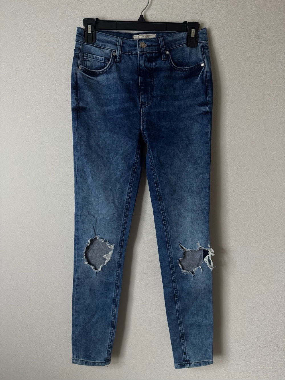 Free People Distressed Skinny Jeans Women’s‎ 28 Blue Stretch Denim Raw Knee